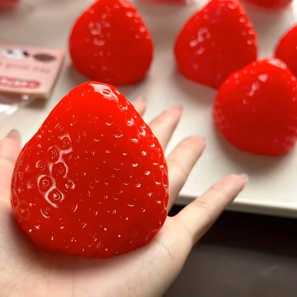 2026 Squishy Big Strawberry Sq - Kids Toys Entertainer 评论和价格